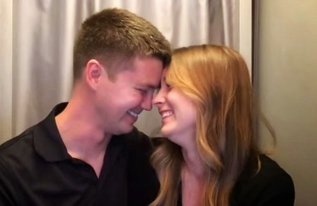 Este Hombre Supo Que Sería Padre En Una Cabina De Fotos- Mira Su Reacción 